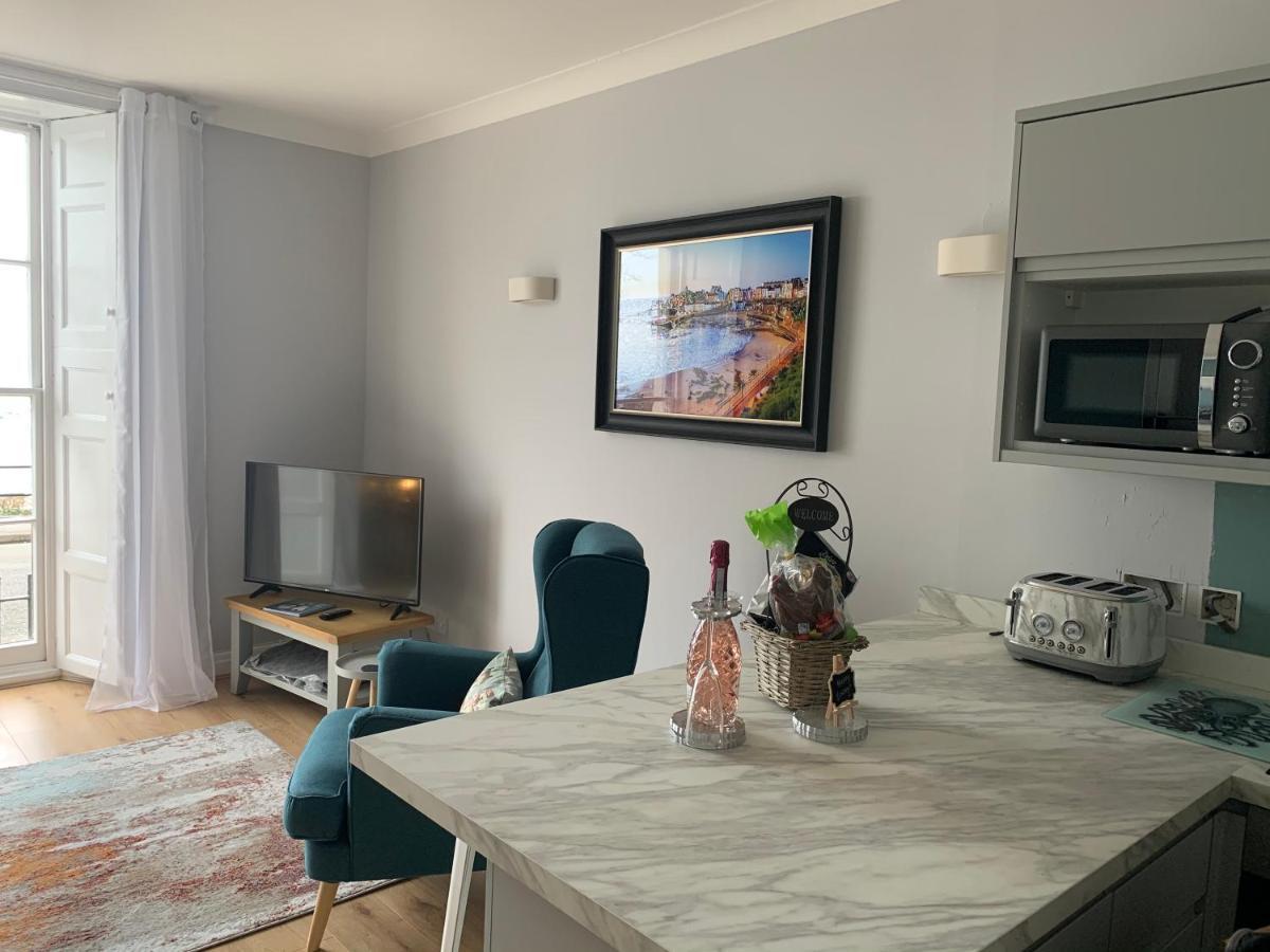 Beautiful Flat With Harbour Views Tenby Kültér fotó
