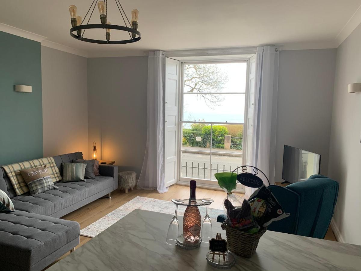 Beautiful Flat With Harbour Views Tenby Kültér fotó
