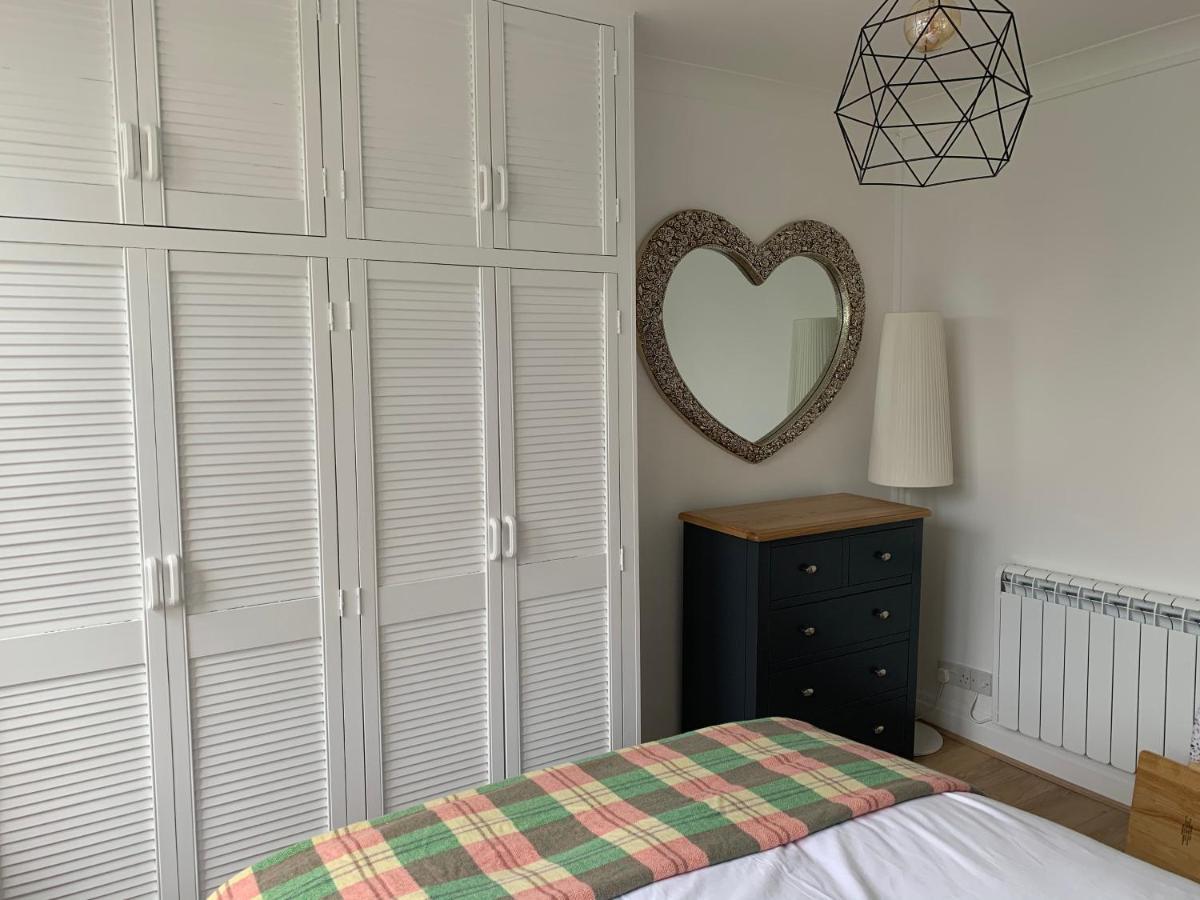 Beautiful Flat With Harbour Views Tenby Kültér fotó