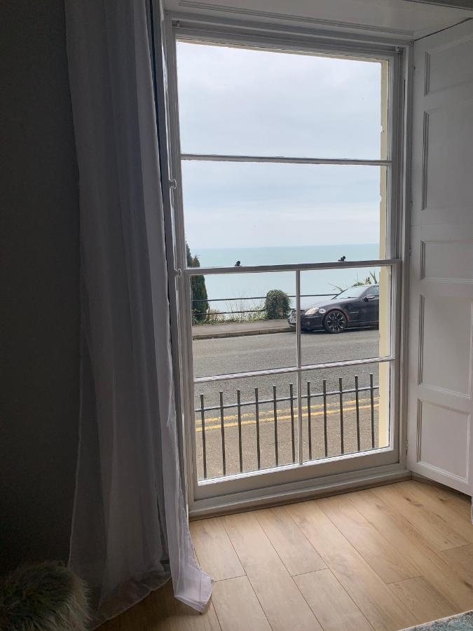 Beautiful Flat With Harbour Views Tenby Kültér fotó